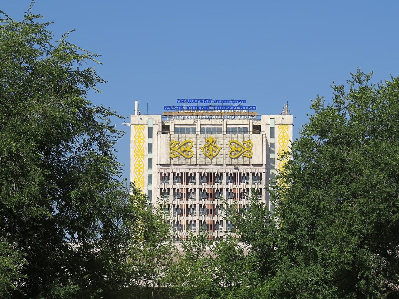Al-Farabi Kazakh National University campus — kampüs görünümü 3