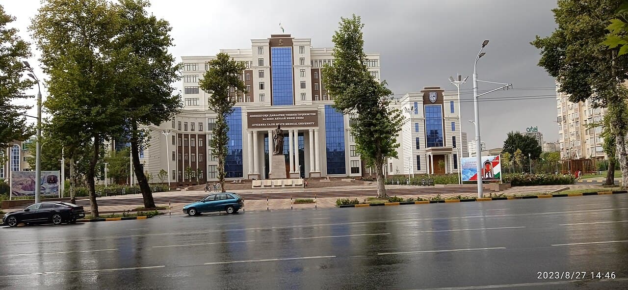 Avicenna Tajik State Medical University building — kampüs görünümü 3
