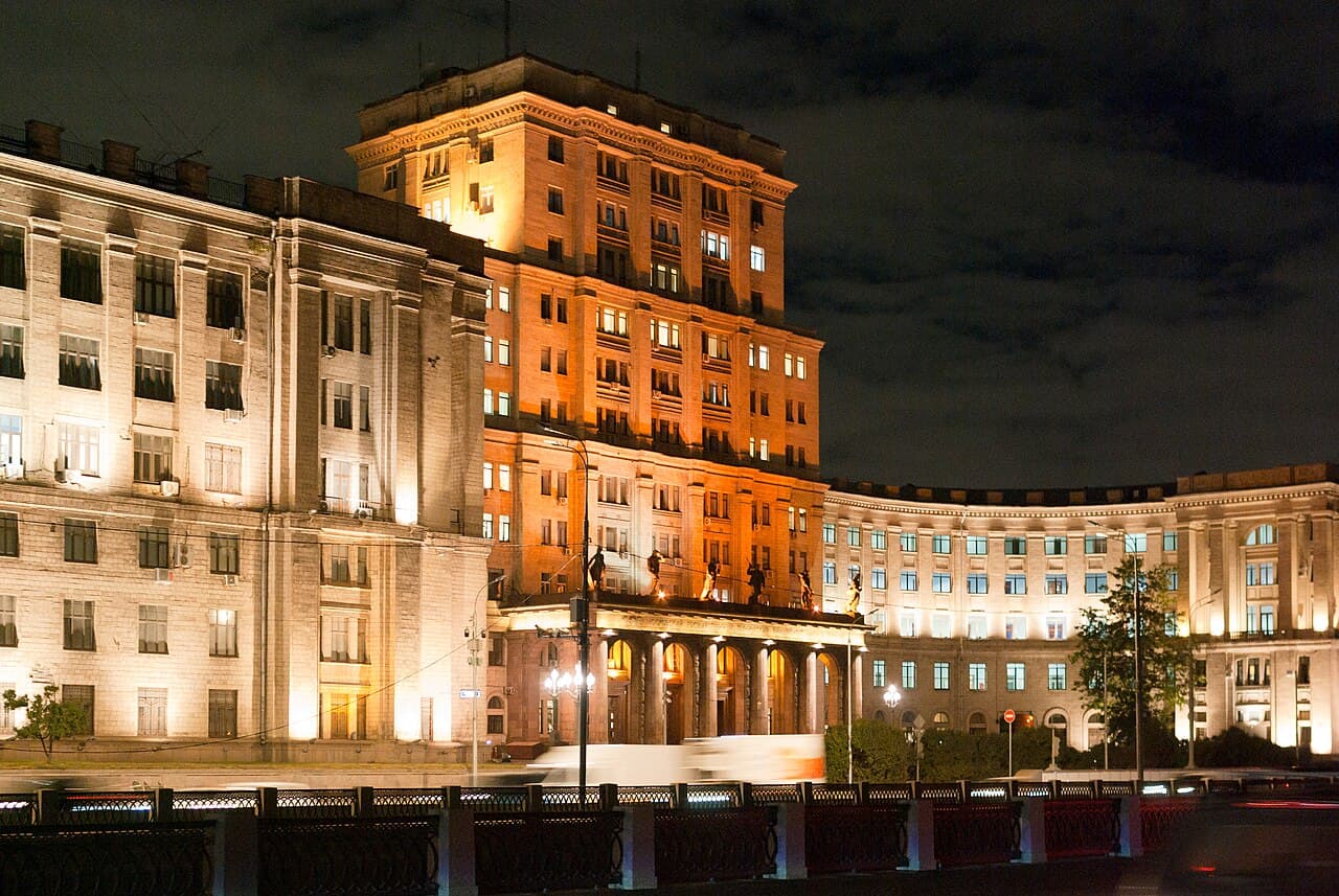 Bauman Moscow State Technical University building — kampüs görünümü 2