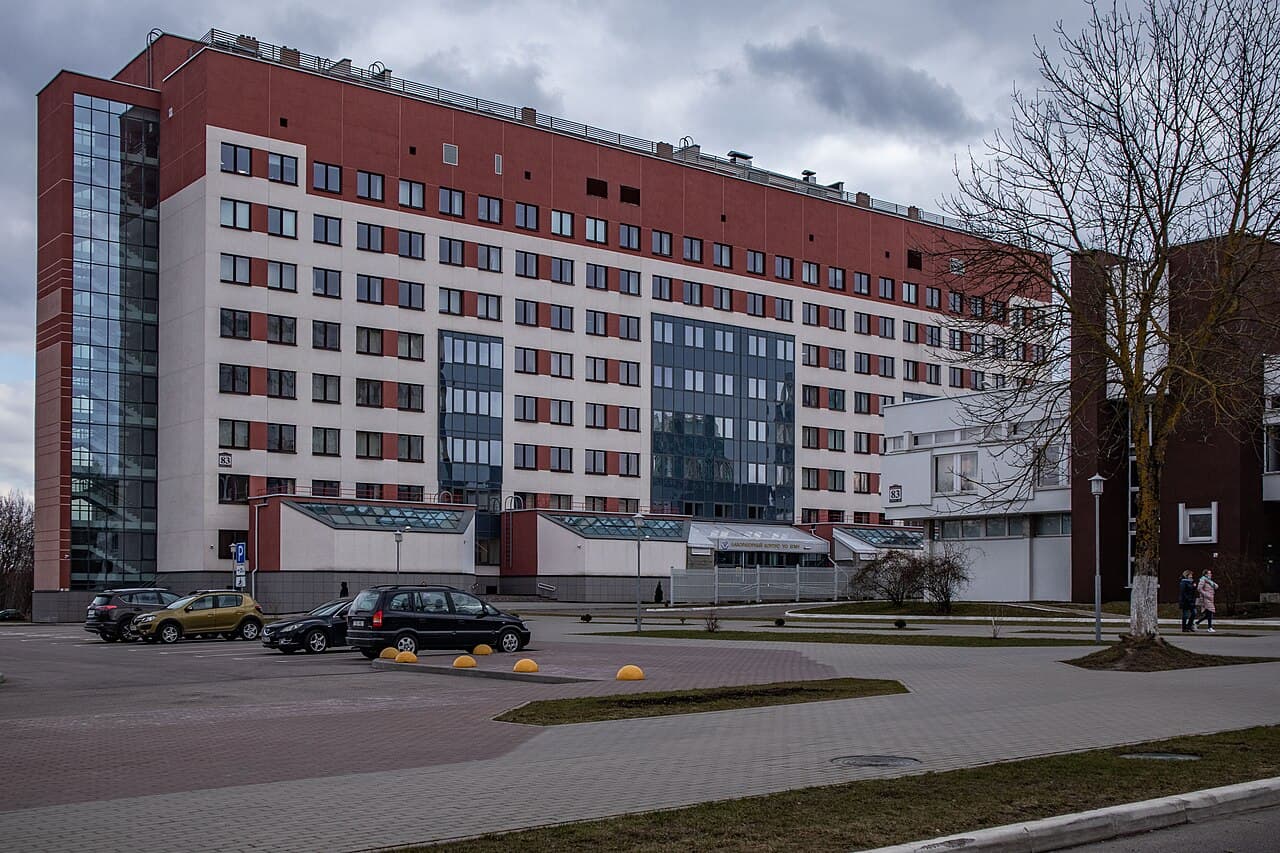 Belarusian State Medical University building — kampüs görünümü 3