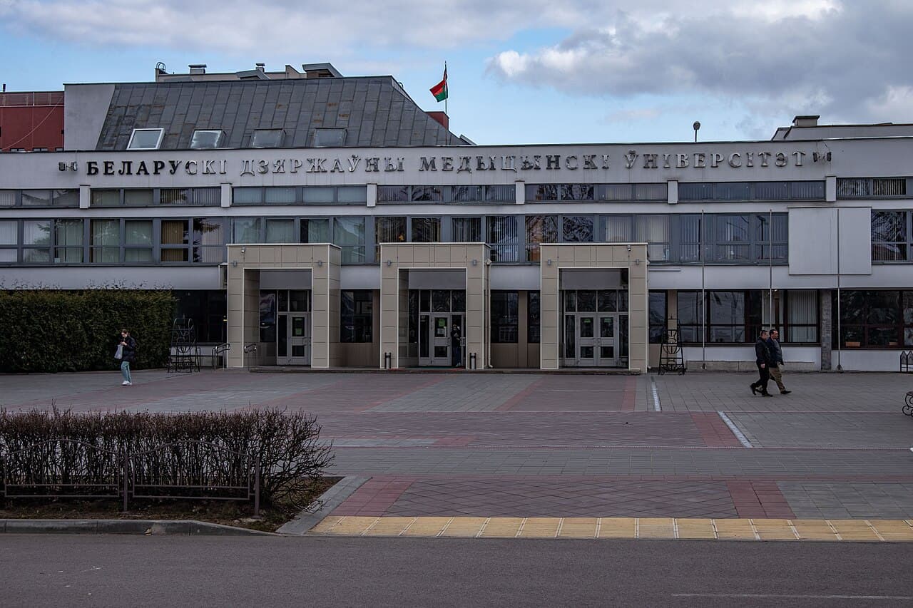 Belarusian State Medical University building — kampüs görünümü 2