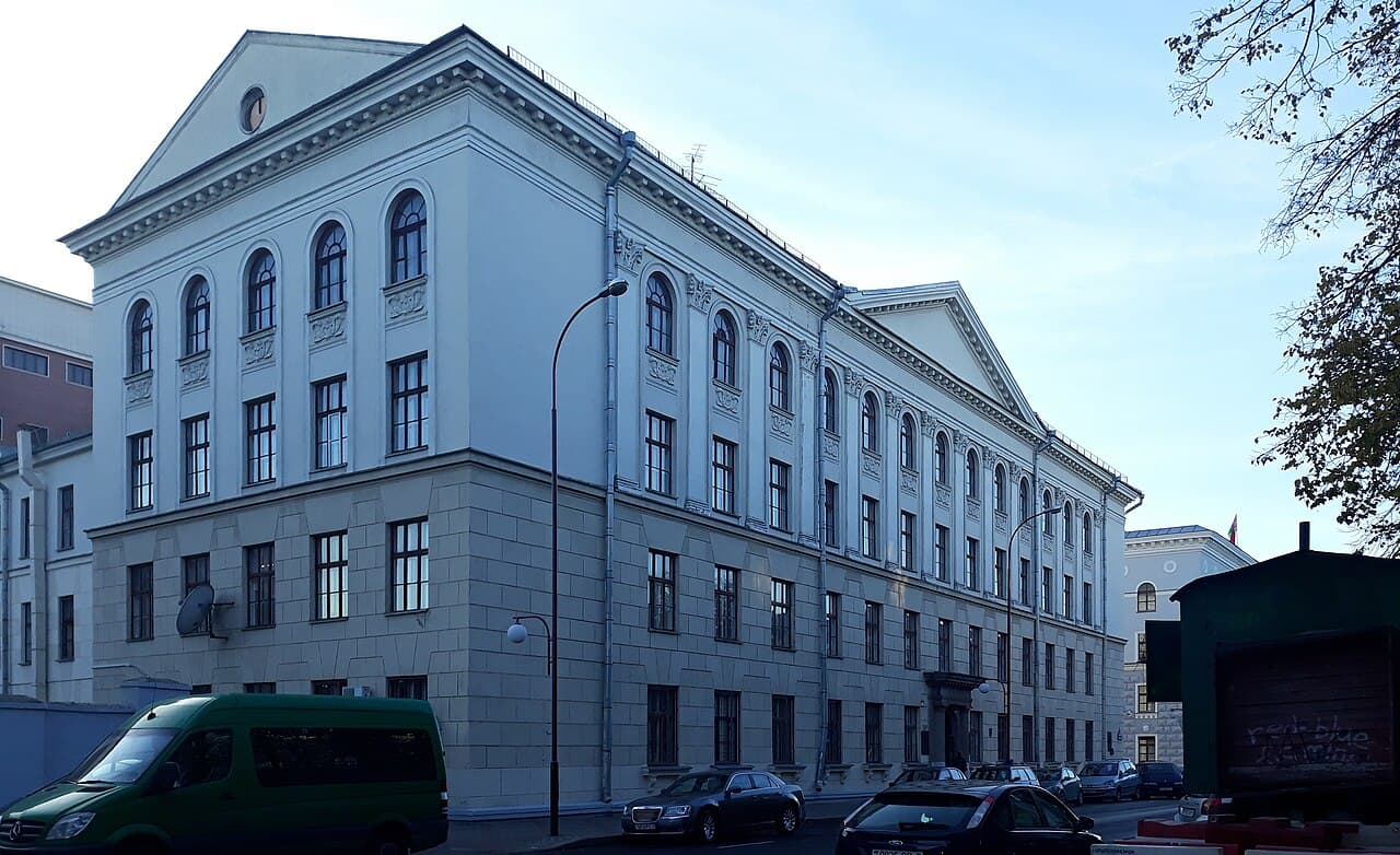 Belarusian State University building Minsk — kampüs görünümü 3