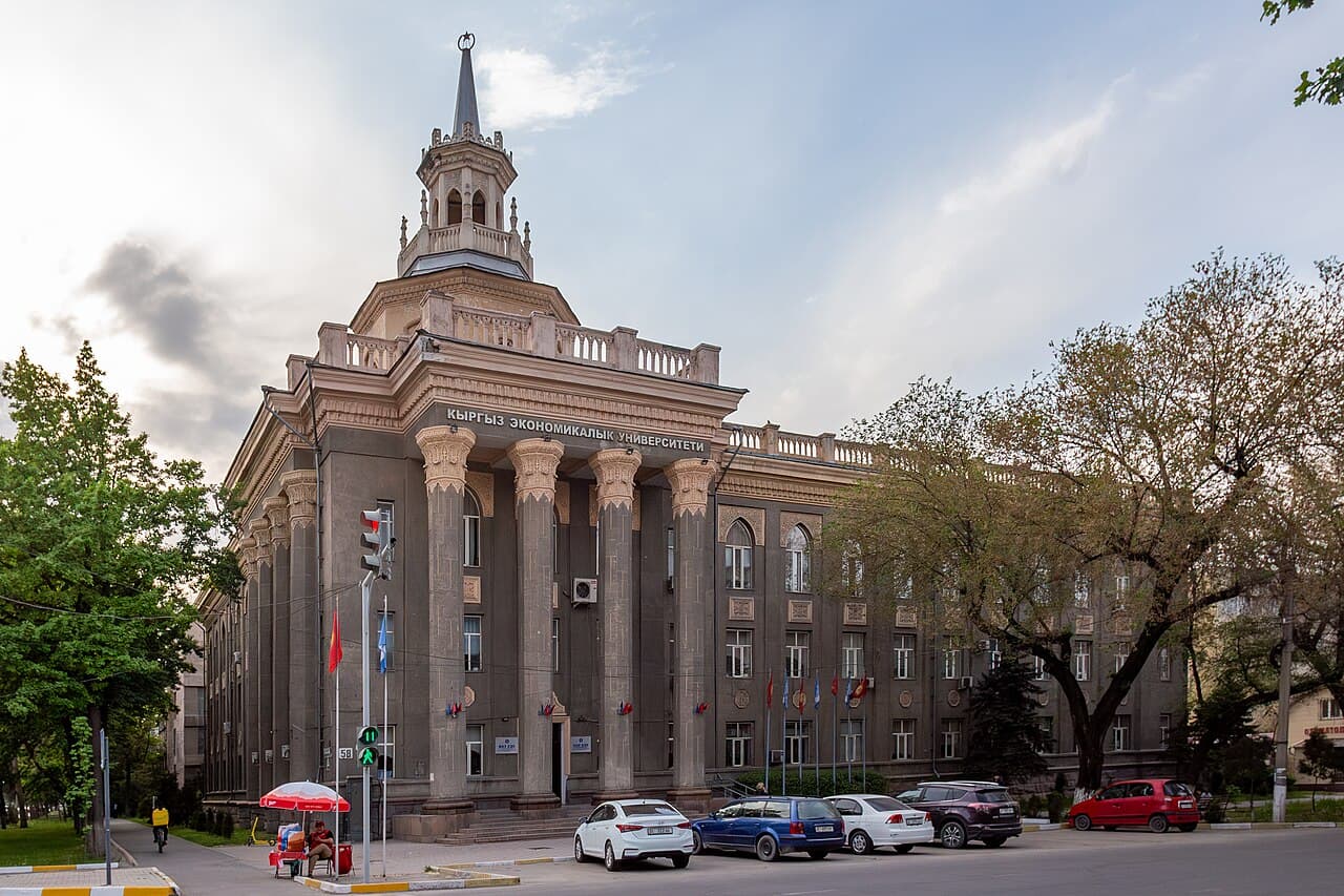 Kırgız Millî Üniversitesi Frunze Caddesi kampüsü