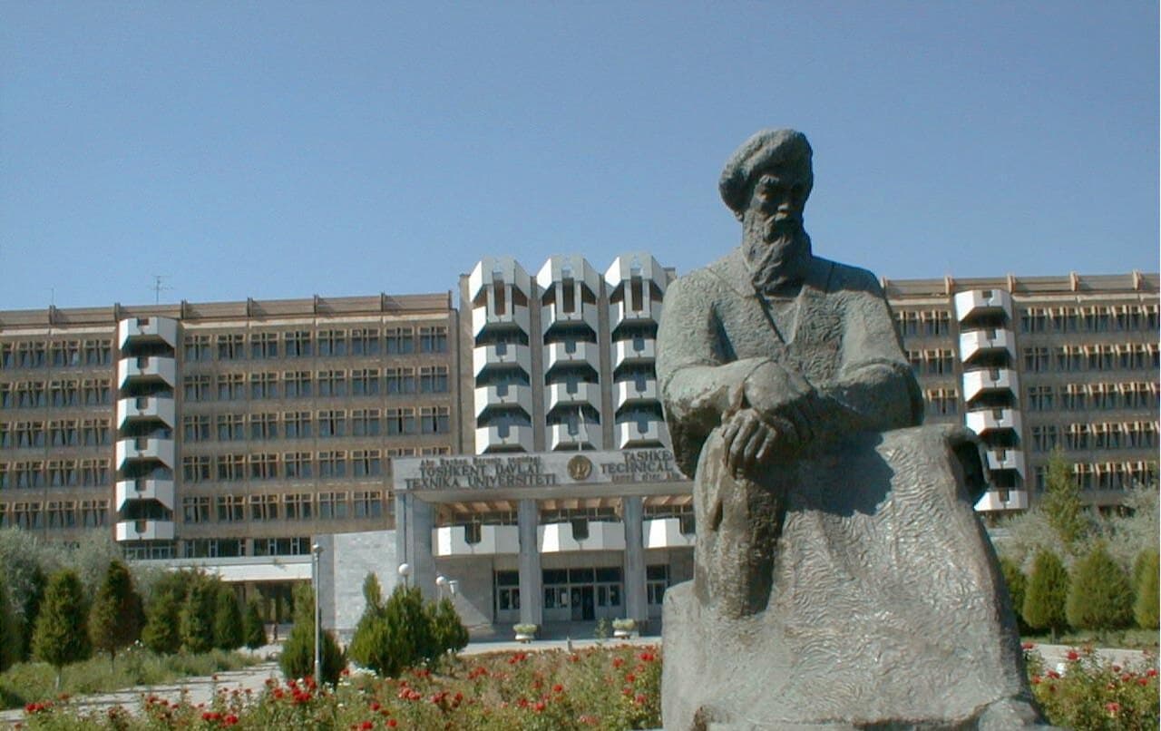 Tashkent State Technical University building — kampüs görünümü 3
