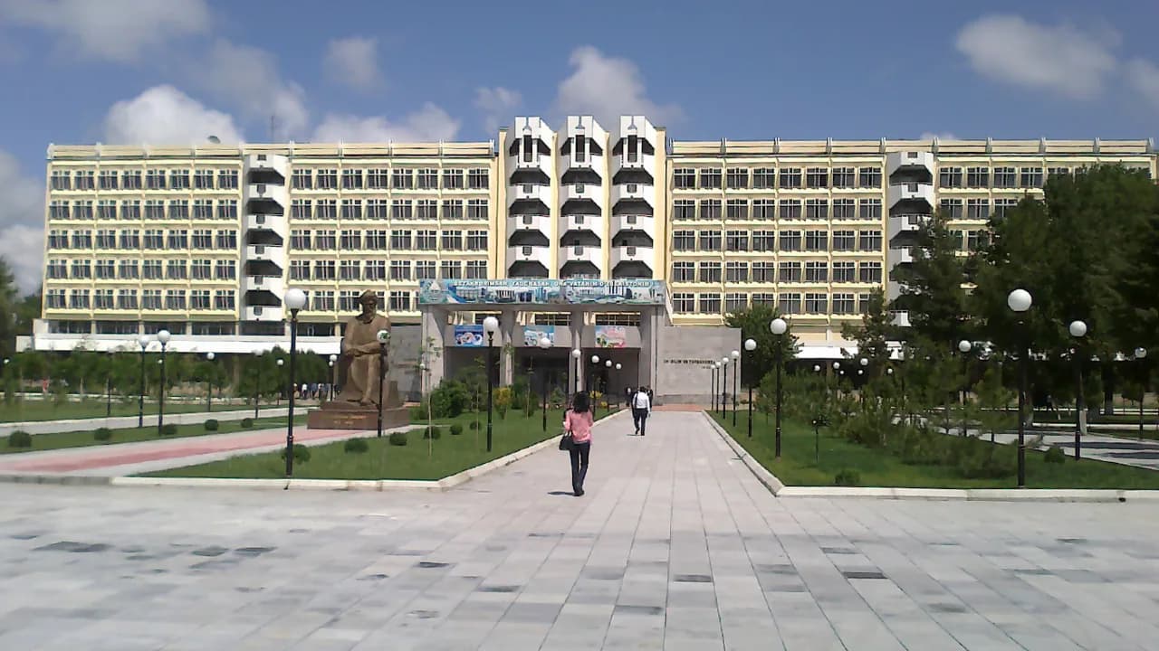 Tashkent State Technical University building — kampüs görünümü 2