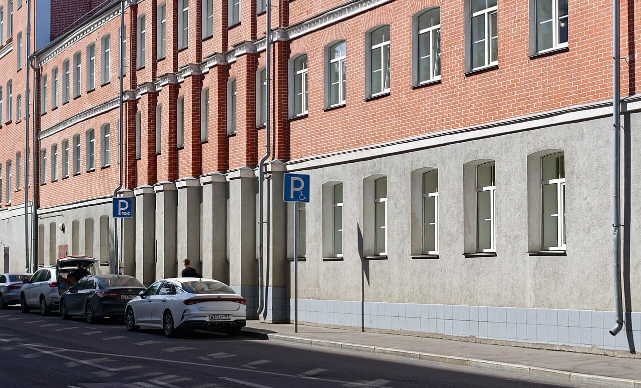 Higher School of Economics Moscow building — kampüs görünümü 2