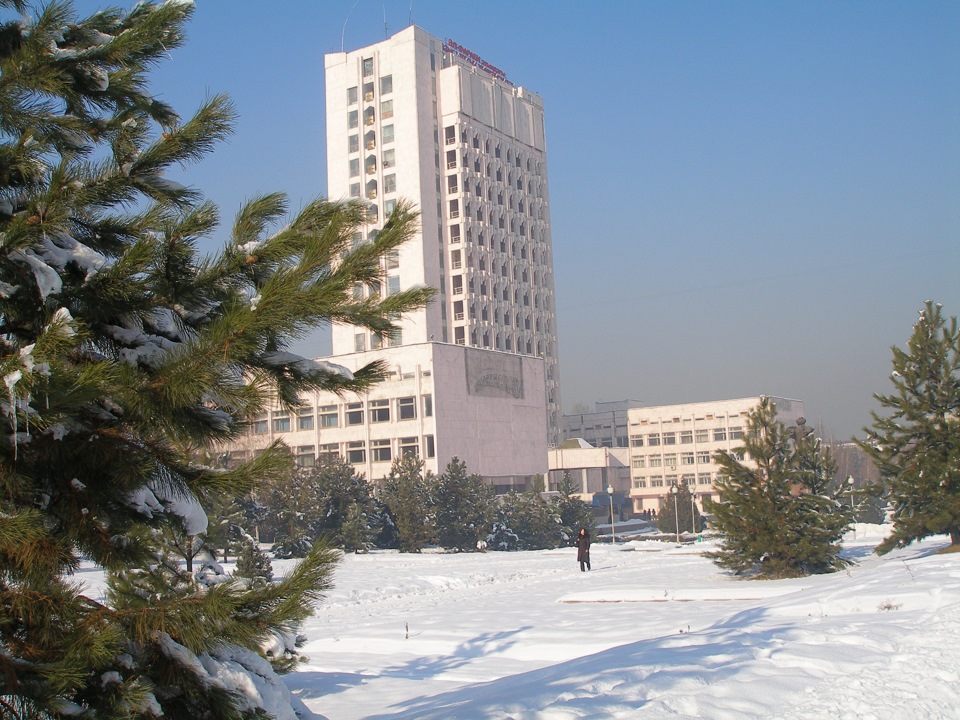 Al-Farabi Kazak Millî Üniversitesi ana binası