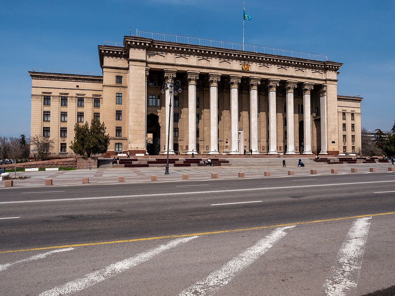 Kazakh-British Technical University building — kampüs görünümü 3