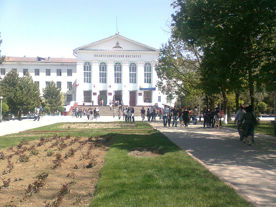 İ. Razzakov Kırgız Devlet Teknik Üniversitesi kampüsü