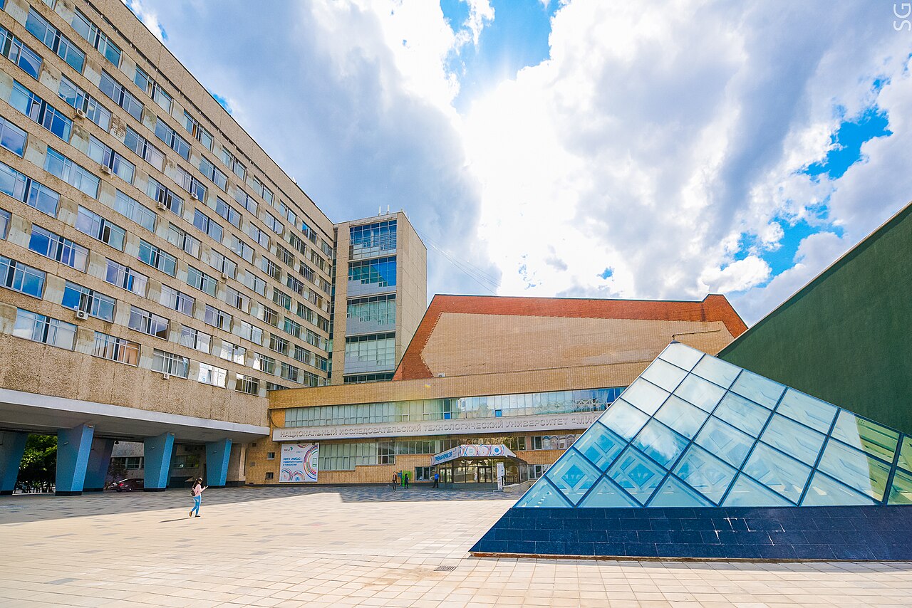 NUST MISIS building — kampüs görünümü 3