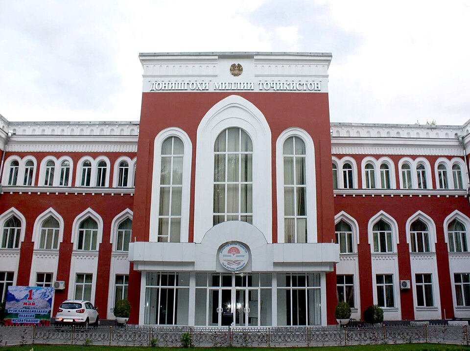 Tacik Millî Üniversitesi Duşanbe ana binası